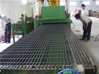 鋼格板機(jī)制車間